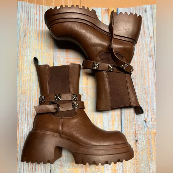 Brown Leather Women's Boots - Picture 1 of 6